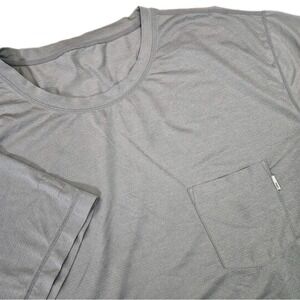 Vuori Men's Performance Pocket Tee Size XL (?)‎ Light Gray T-Shirt